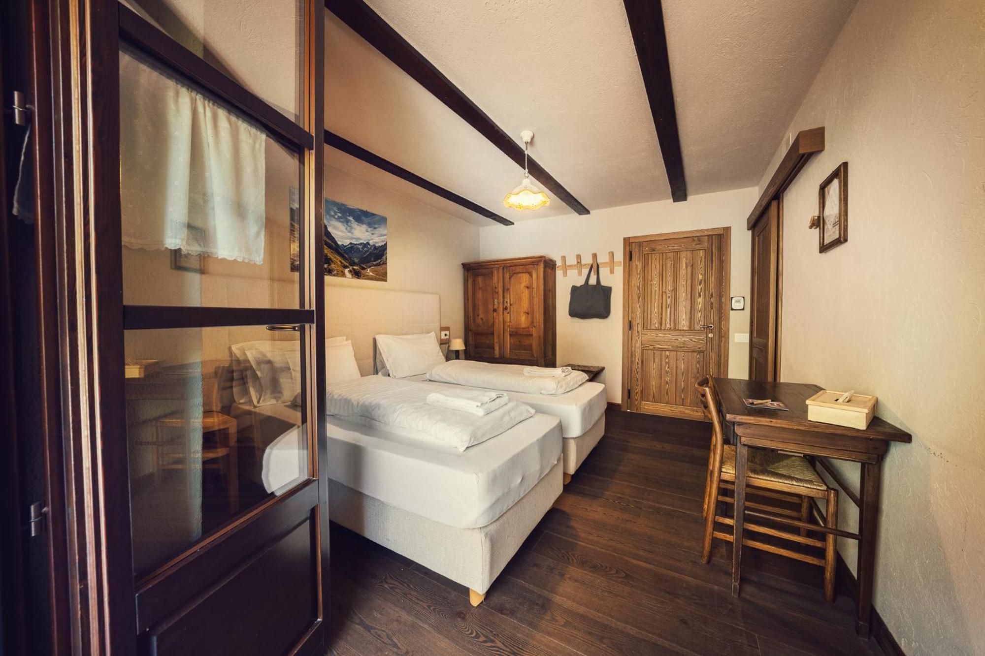 Albergo Locanda Mistral Acceglio Bagian luar foto